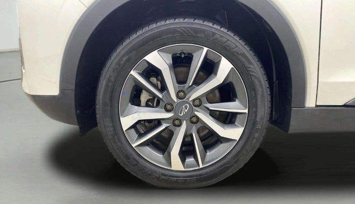 2021 Mahindra XUV300 W8 (O) 1.2 PETROL AMT DUAL TONE, Petrol, Automatic, 38,816 km, Left Front Wheel