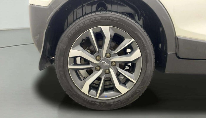 2021 Mahindra XUV300 W8 (O) 1.2 PETROL AMT DUAL TONE, Petrol, Automatic, 38,816 km, Right Rear Wheel