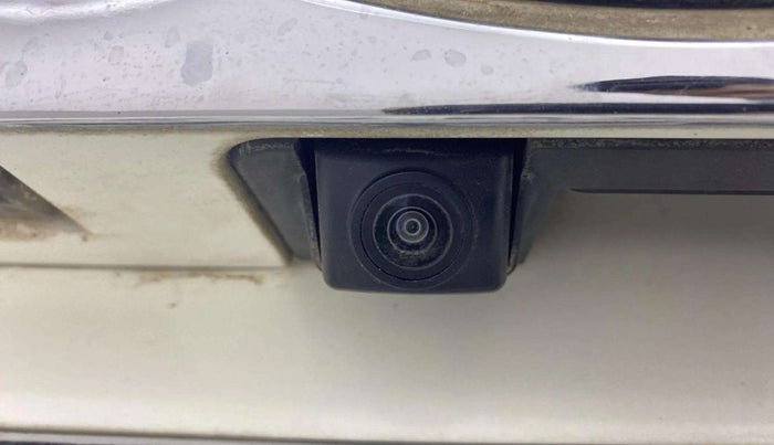 2021 Mahindra XUV300 W8 (O) 1.2 PETROL AMT DUAL TONE, Petrol, Automatic, 38,816 km, Parking Camera