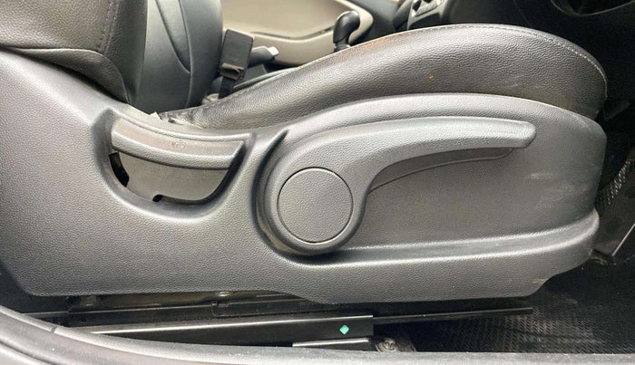 2019 Hyundai Elite i20 SPORTZ PLUS 1.2, Petrol, Manual, 87,659 km, Driver Side Adjustment Panel