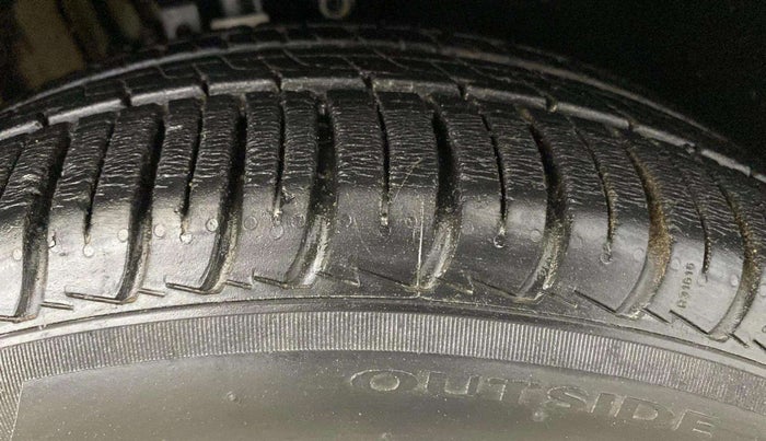 2014 Volkswagen Polo HIGHLINE1.2L, Petrol, Manual, 43,674 km, Right Front Tyre Tread