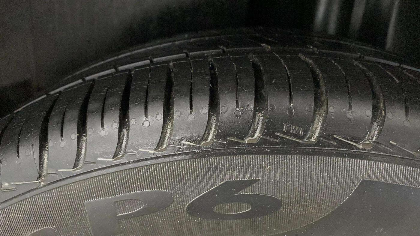 2014 Volkswagen Polo HIGHLINE1.2L, Petrol, Manual, 43,674 km, Left Rear Tyre Tread