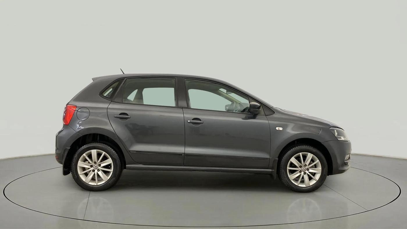 2014 Volkswagen Polo HIGHLINE1.2L, Petrol, Manual, 43,674 km, Right Side View