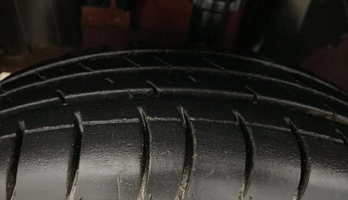 2016 Renault Kwid RXT 0.8 (O), Petrol, Manual, 65,837 km, Left Front Tyre Tread