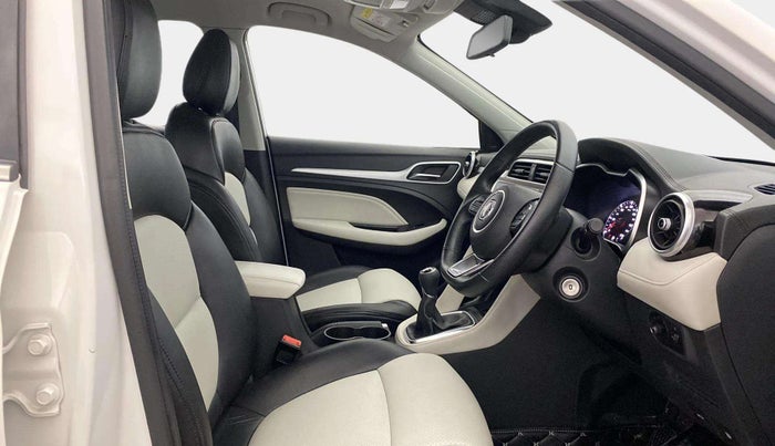 2022 MG ASTOR SUPER EX 1.5 MT, Petrol, Manual, 34,918 km, Right Side Front Door Cabin