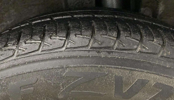 2014 Maruti Ertiga VXI, Petrol, Manual, 37,194 km, Left Rear Tyre Tread