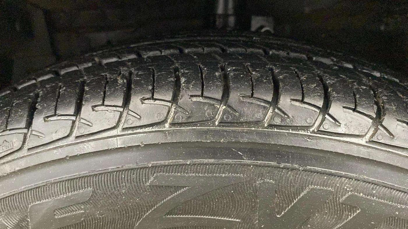 2014 Maruti Ertiga VXI, Petrol, Manual, 37,194 km, Left Front Tyre Tread