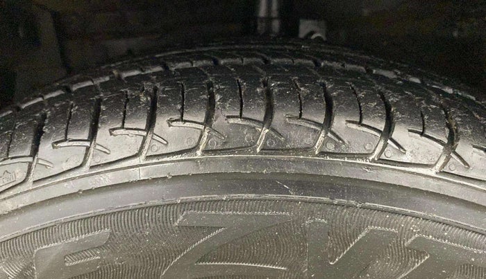 2014 Maruti Ertiga VXI, Petrol, Manual, 37,194 km, Left Front Tyre Tread