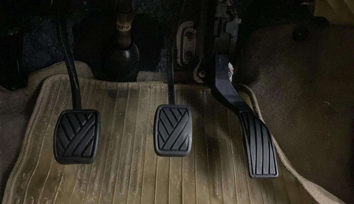 2014 Maruti Ertiga VXI, Petrol, Manual, 37,194 km, Pedals