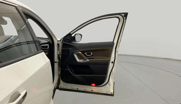 2021 Tata Harrier XZA 2.0L, Diesel, Automatic, 66,642 km, RHS Front Door