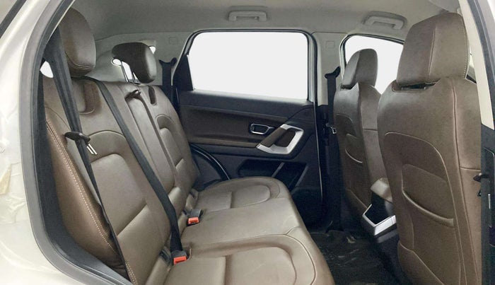 2021 Tata Harrier XZA 2.0L, Diesel, Automatic, 66,642 km, Right Side Rear Door Cabin