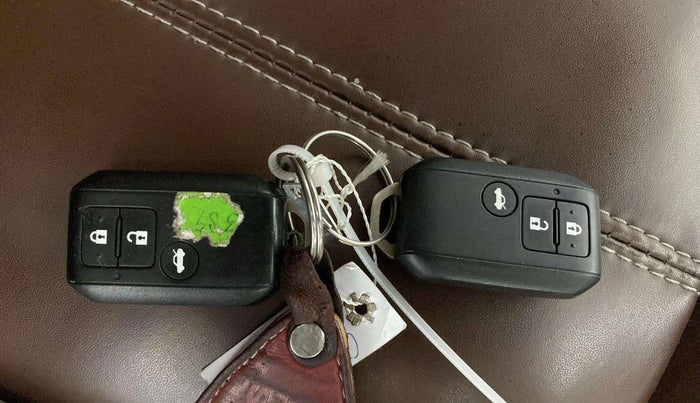 2022 Maruti Dzire ZXI CNG, CNG, Manual, 63,218 km, Key Close Up