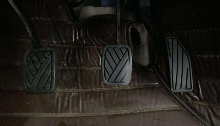 2022 Maruti Dzire ZXI CNG, CNG, Manual, 63,218 km, Pedals