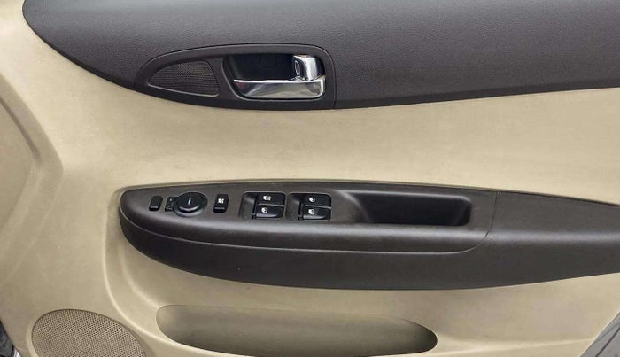 2013 Hyundai i20 MAGNA (O) 1.4 CRDI, Diesel, Manual, 1,46,949 km, Driver Side Door Panels Control