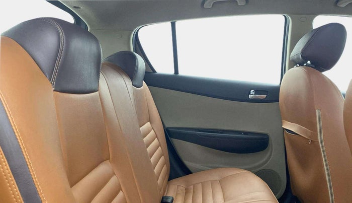 2013 Hyundai i20 MAGNA (O) 1.4 CRDI, Diesel, Manual, 1,46,949 km, Right Side Rear Door Cabin