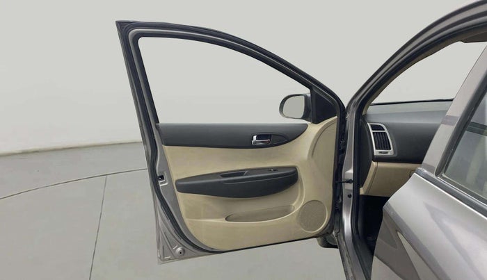 2013 Hyundai i20 MAGNA (O) 1.4 CRDI, Diesel, Manual, 1,46,949 km, LHS Front Door