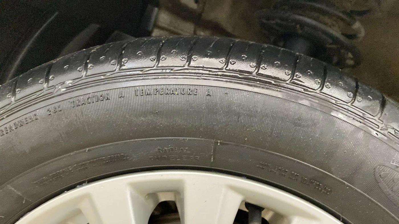 2023 Maruti Ciaz DELTA 1.5 SHVS MT PETROL, Petrol, Manual, 31,154 km, Left Rear Tyre Tread