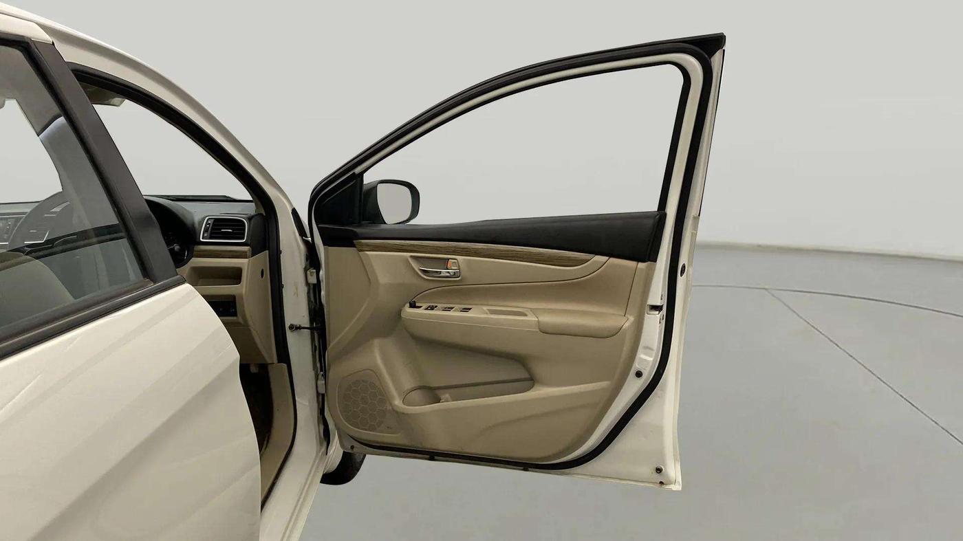 2023 Maruti Ciaz DELTA 1.5 SHVS MT PETROL, Petrol, Manual, 31,154 km, RHS Front Door
