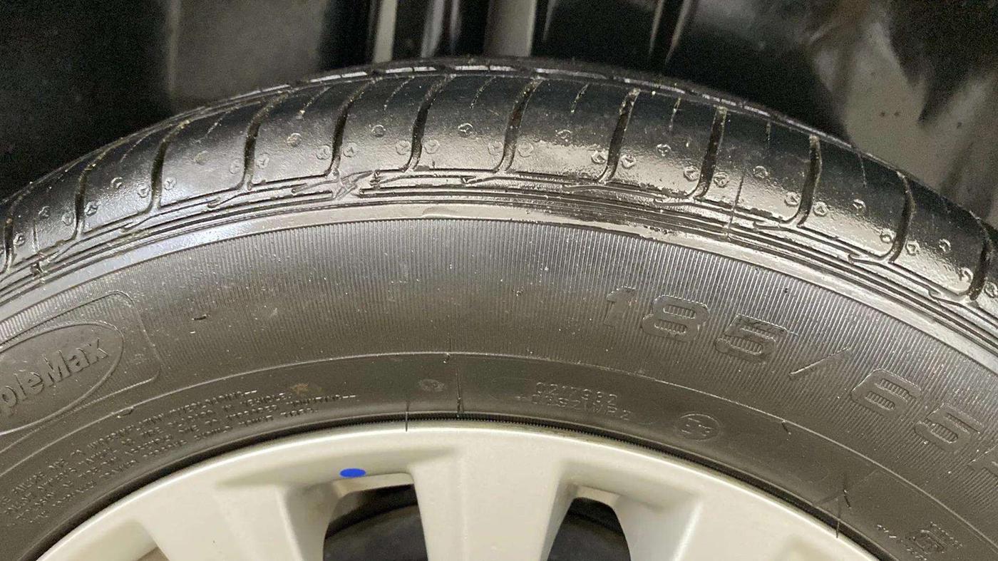 2023 Maruti Ciaz DELTA 1.5 SHVS MT PETROL, Petrol, Manual, 31,154 km, Right Rear Tyre Tread
