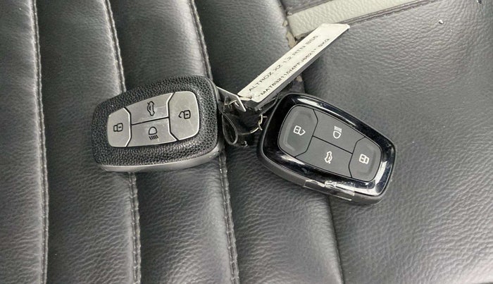 2021 Tata ALTROZ XZ PETROL, Petrol, Manual, 42,588 km, Key Close Up