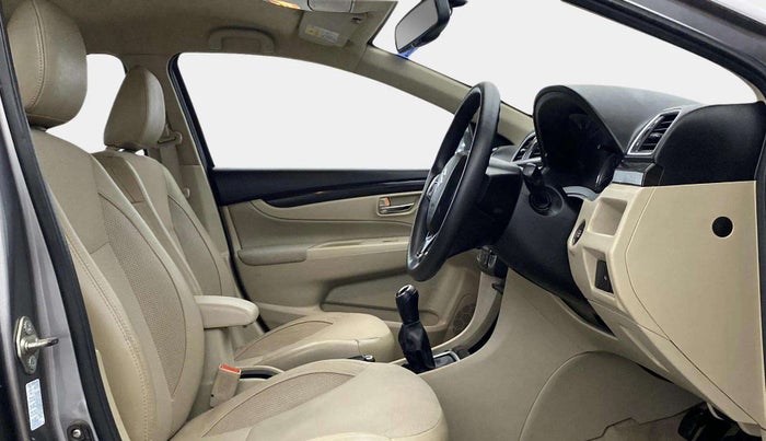 2015 Maruti Ciaz ZXI, Petrol, Manual, 52,414 km, Right Side Front Door Cabin