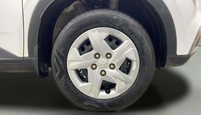 2021 Hyundai VENUE S 1.2, Petrol, Manual, 50,379 km, Right Front Wheel