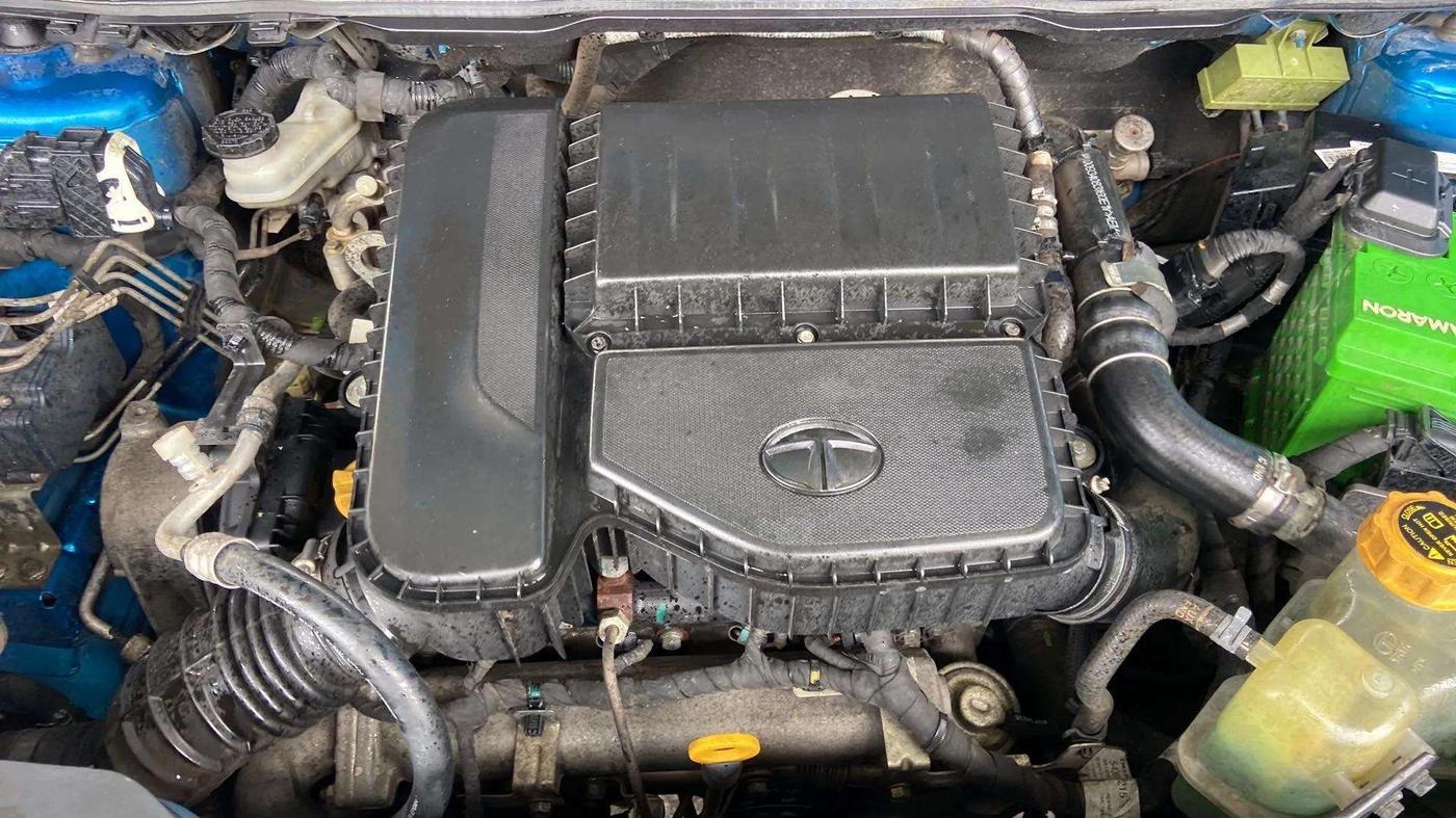 2018 Tata NEXON XZ PLUS DIESEL, Diesel, Manual, 1,00,959 km, Open Bonet