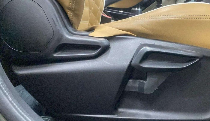 2020 Tata NEXON XZ PLUS (O) PETROL DUAL TONE, Petrol, Manual, 57,579 km, Driver Side Adjustment Panel