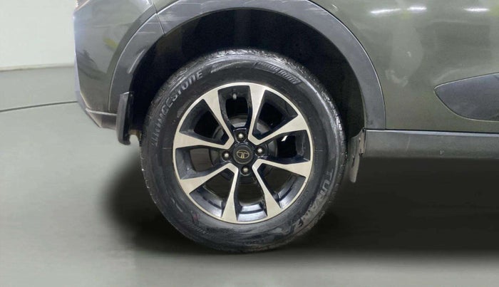 2020 Tata NEXON XZ PLUS (O) PETROL DUAL TONE, Petrol, Manual, 57,579 km, Right Rear Wheel