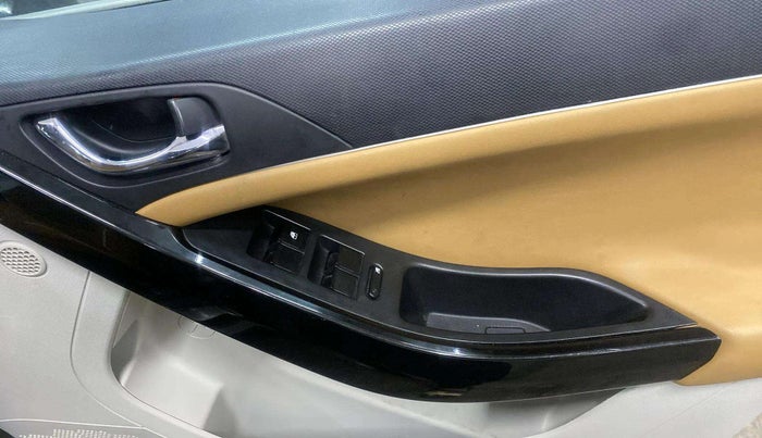 2020 Tata NEXON XZ PLUS (O) PETROL DUAL TONE, Petrol, Manual, 57,579 km, Driver Side Door Panels Control