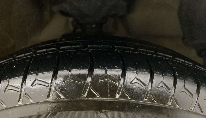 2017 Maruti Celerio ZXI AMT (O), Petrol, Automatic, 1,19,300 km, Right Front Tyre Tread