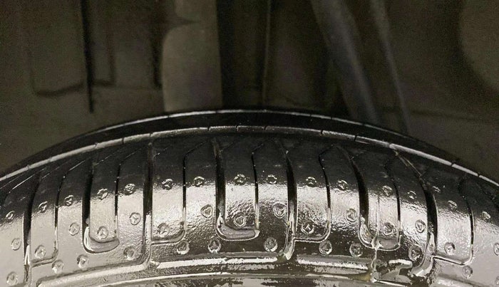 2019 Renault Kwid RXT 1.0 (O), Petrol, Manual, 41,714 km, Right Rear Tyre Tread