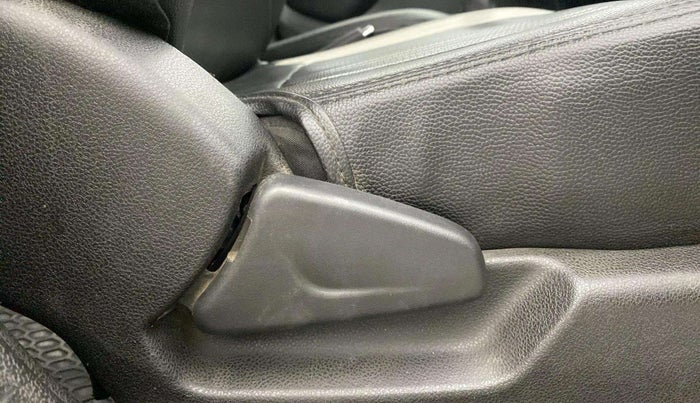 2019 Renault Kwid RXT 1.0 (O), Petrol, Manual, 41,714 km, Driver Side Adjustment Panel
