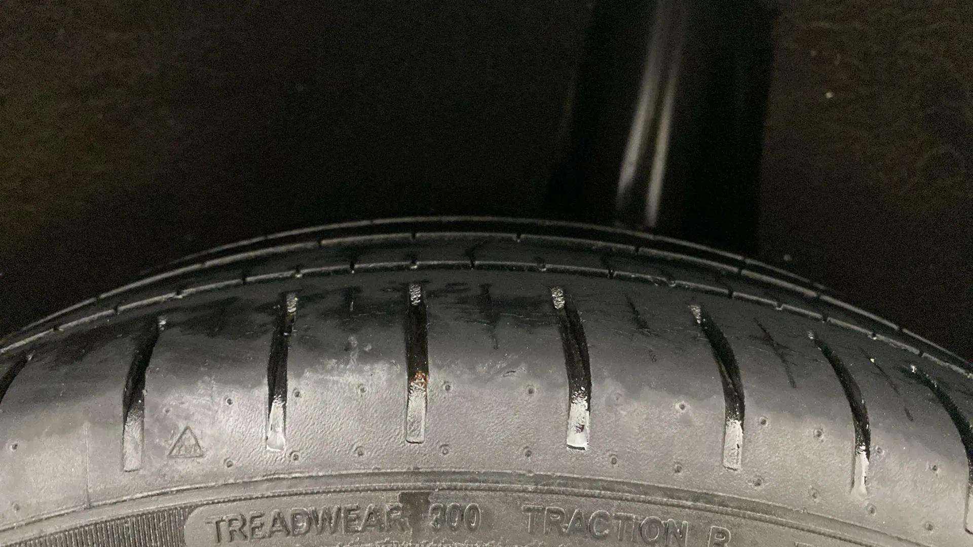 LHS-Rear-Tyre-Tread-21
