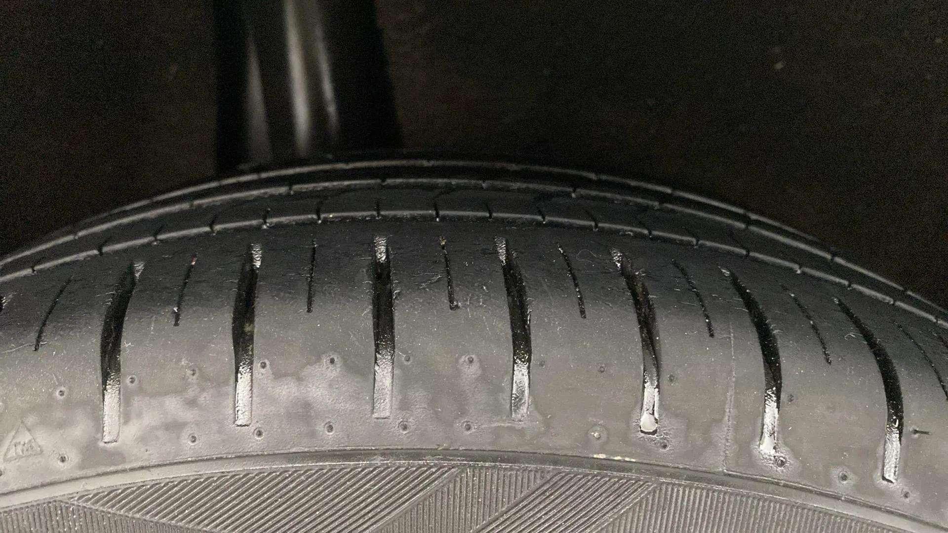 RHS-Rear-Tyre-Tread-19