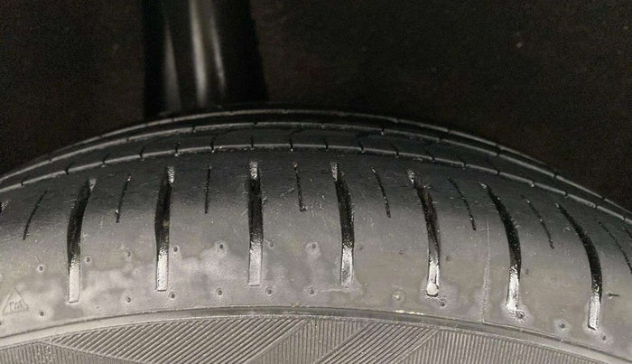2022 Toyota Glanza G ISG, Petrol, Manual, 32,129 km, Right Rear Tyre Tread