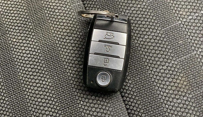 2023 KIA SONET HTK PLUS 1.0 IMT, Petrol, Manual, 2,200 km, Key Close Up