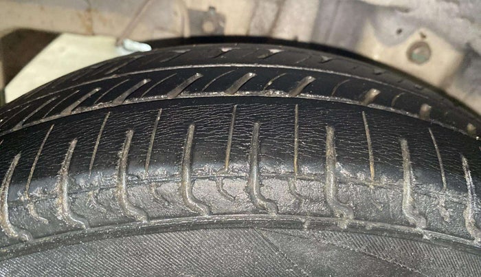 2015 Hyundai Eon ERA +, Petrol, Manual, 68,861 km, Right Rear Tyre Tread