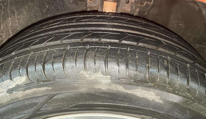 2015 Volkswagen Polo TRENDLINE 1.2L PETROL, Petrol, Manual, 35,606 km, Right Front Tyre Tread