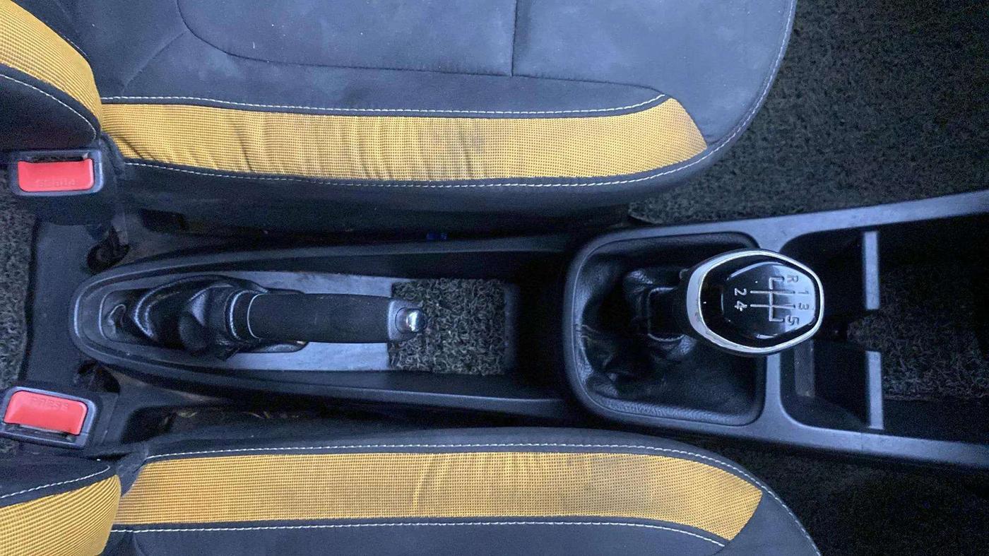 2022 Renault Kwid CLIMBER MT 1.0, Petrol, Manual, 29,463 km, Gear Lever