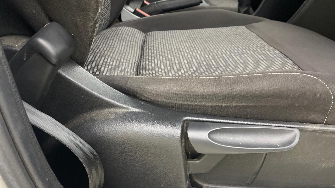 2019 Volkswagen Polo COMFORTLINE 1.0L MPI, Petrol, Manual, 34,779 km, Driver Side Adjustment Panel