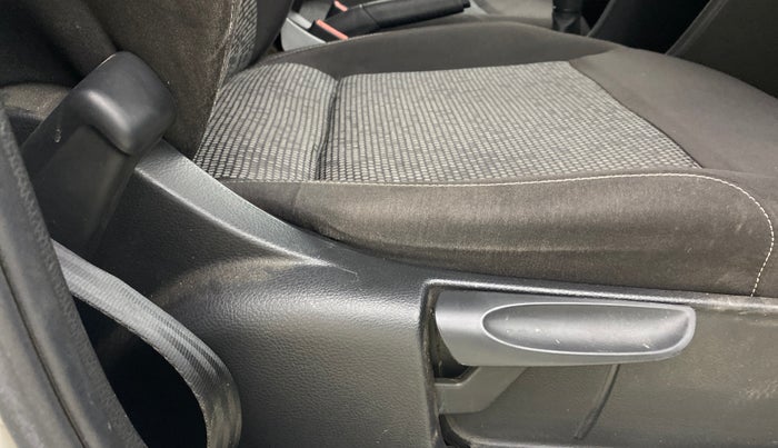 2019 Volkswagen Polo COMFORTLINE 1.0L MPI, Petrol, Manual, 34,779 km, Driver Side Adjustment Panel