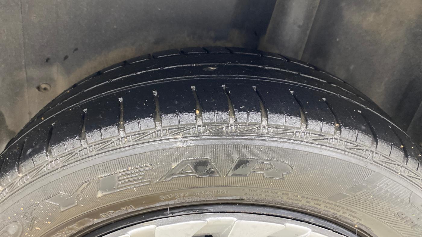 2019 Volkswagen Polo COMFORTLINE 1.0L MPI, Petrol, Manual, 34,779 km, Left Rear Tyre Tread
