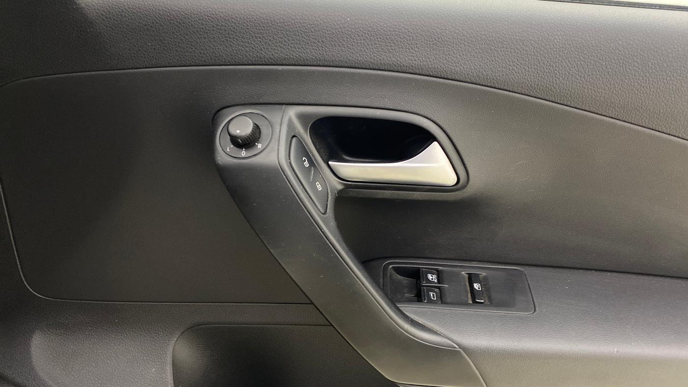 2019 Volkswagen Polo COMFORTLINE 1.0L MPI, Petrol, Manual, 34,779 km, Driver Side Door Panels Control