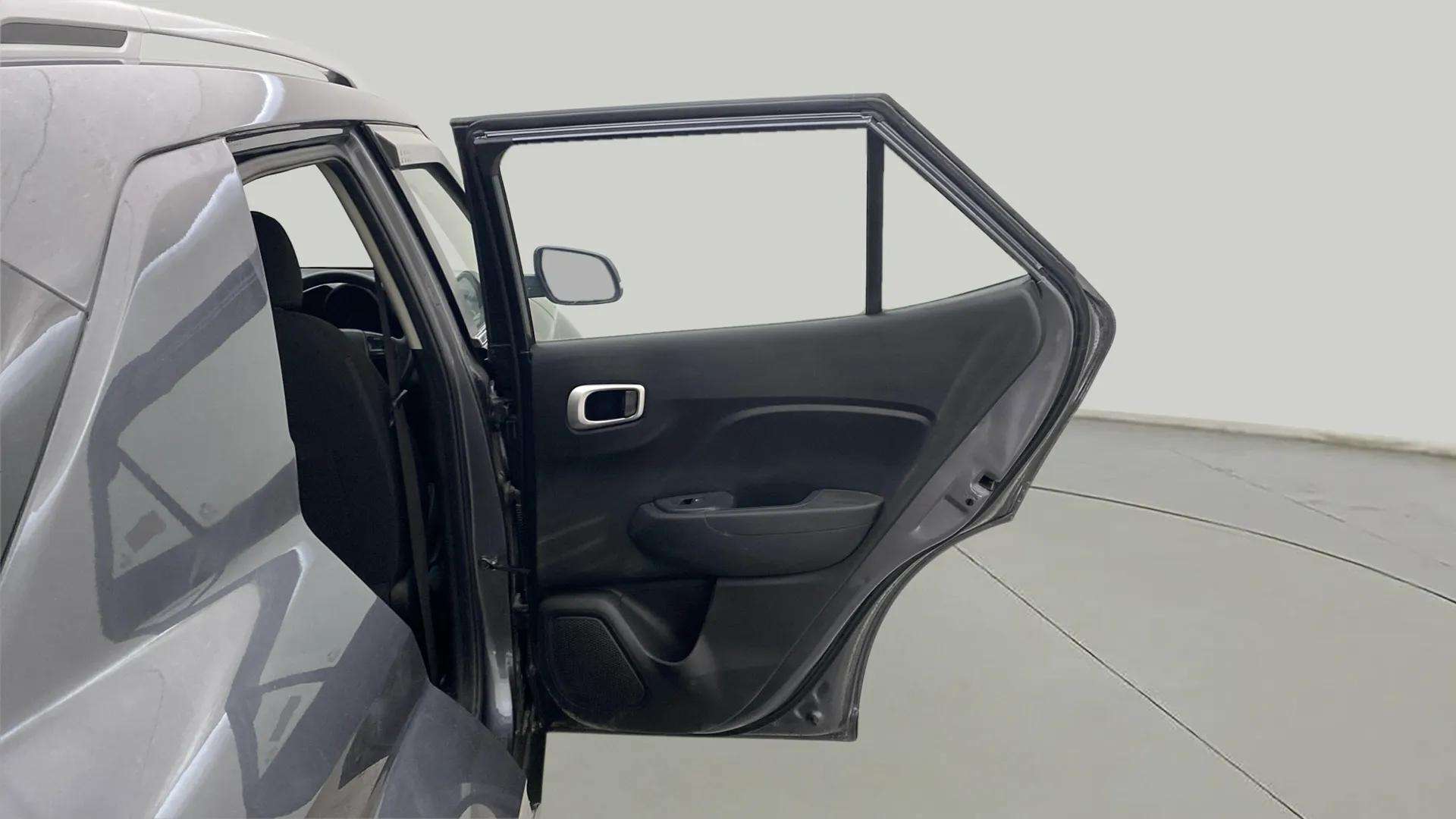 RHS-Rear-Door-Open-33