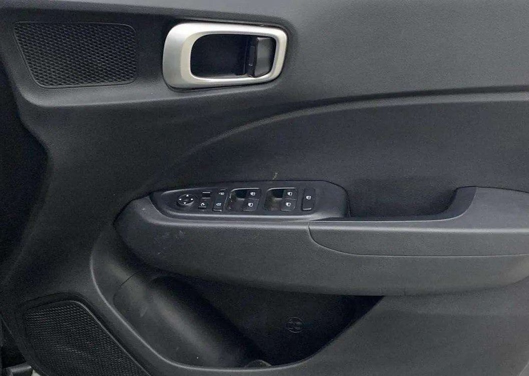 Driver-side-door-panel-control-39