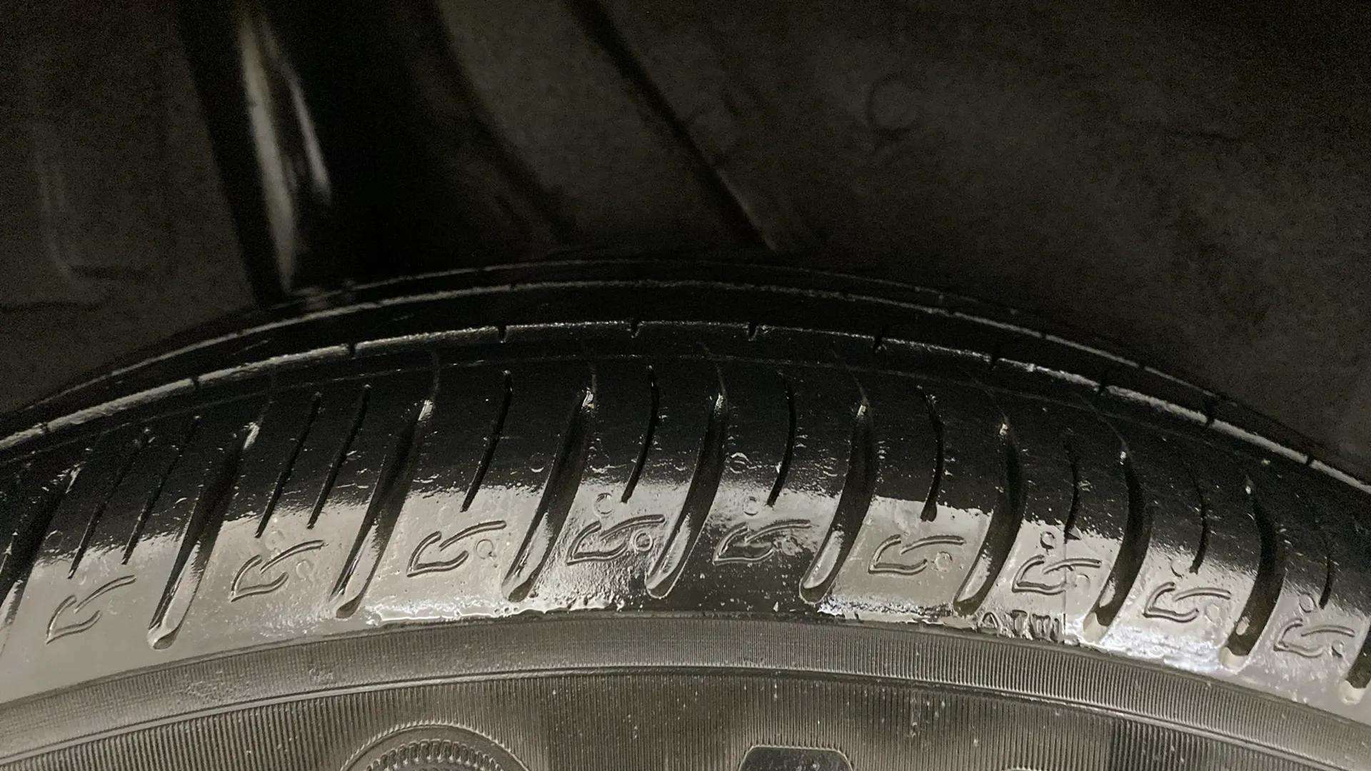 RHS-Rear-Tyre-Tread-19