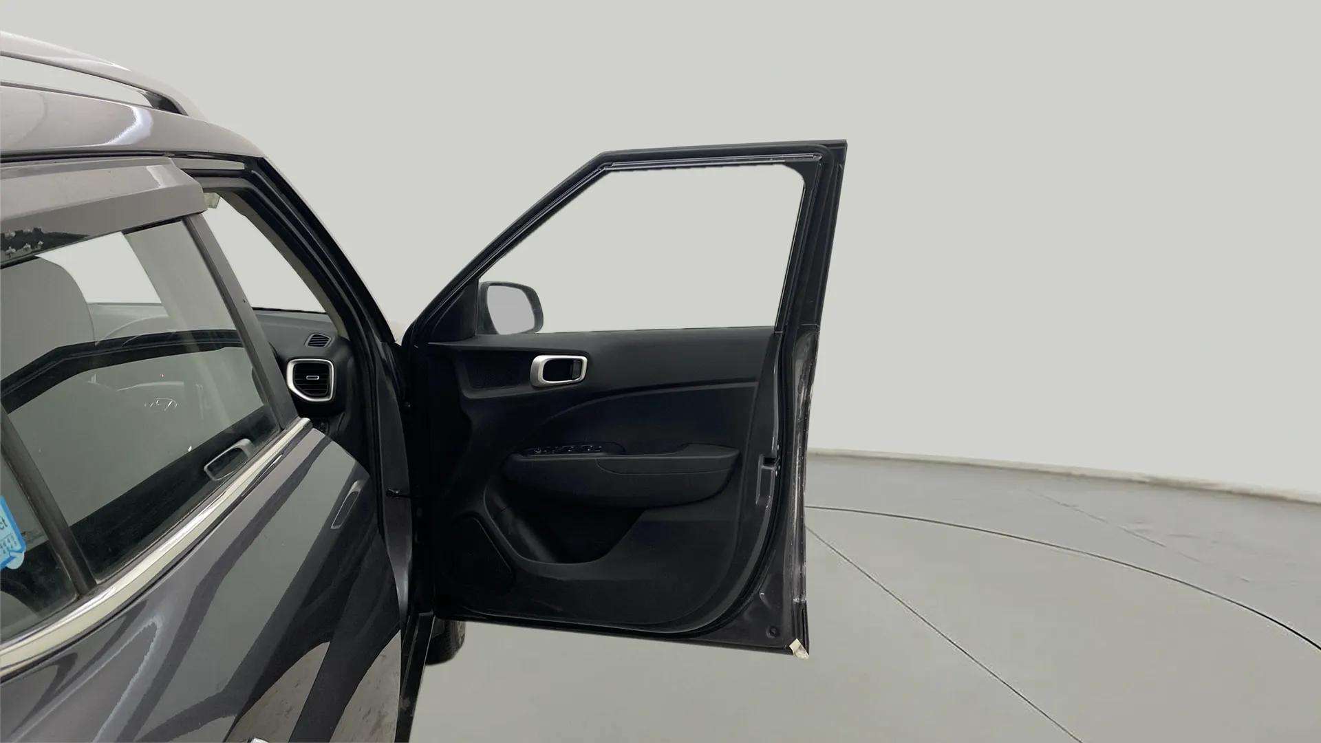 RHS-Front-Door-Open-32