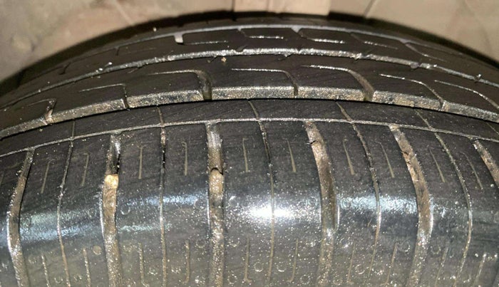 2022 Maruti Swift ZXI PLUS DUAL TONE, Petrol, Manual, 48,870 km, Left Front Tyre Tread