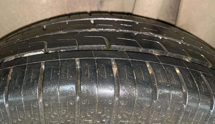 2022 Maruti Swift ZXI PLUS DUAL TONE, Petrol, Manual, 48,870 km, Left Rear Tyre Tread